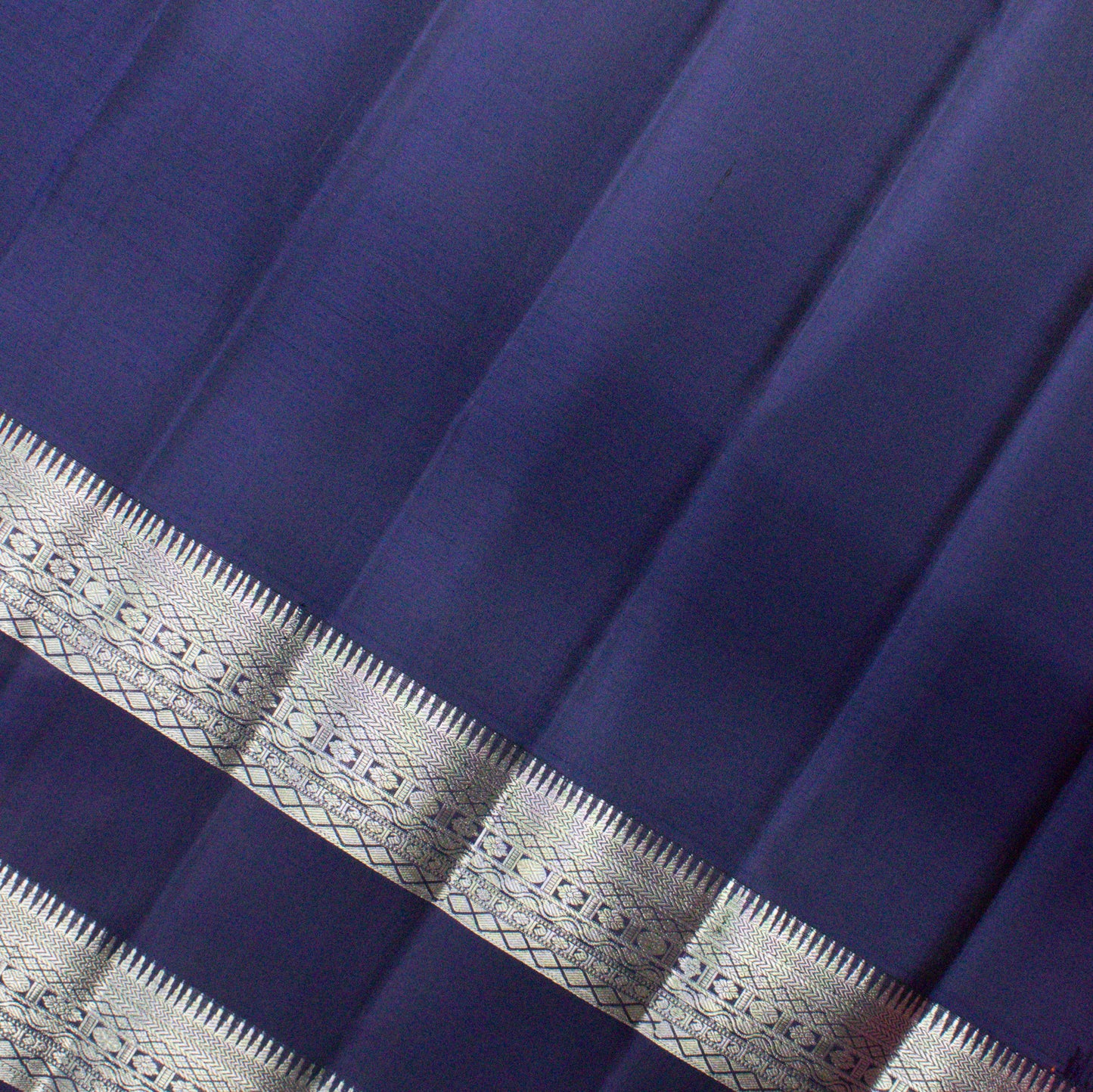 MALLIKARJUNA'S KANCHIVARAM HANDLOOM SILK SAREE - L412