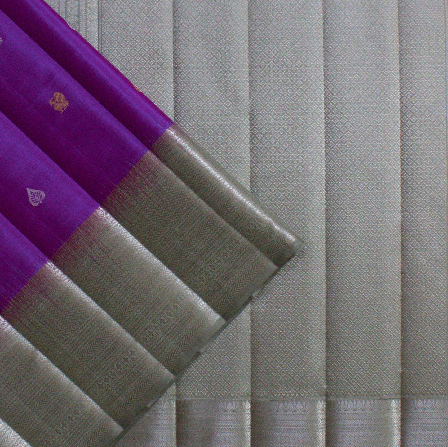 MALLIKARJUNA'S KANCHIVARAM HANDLOOM SILK SAREE - L406