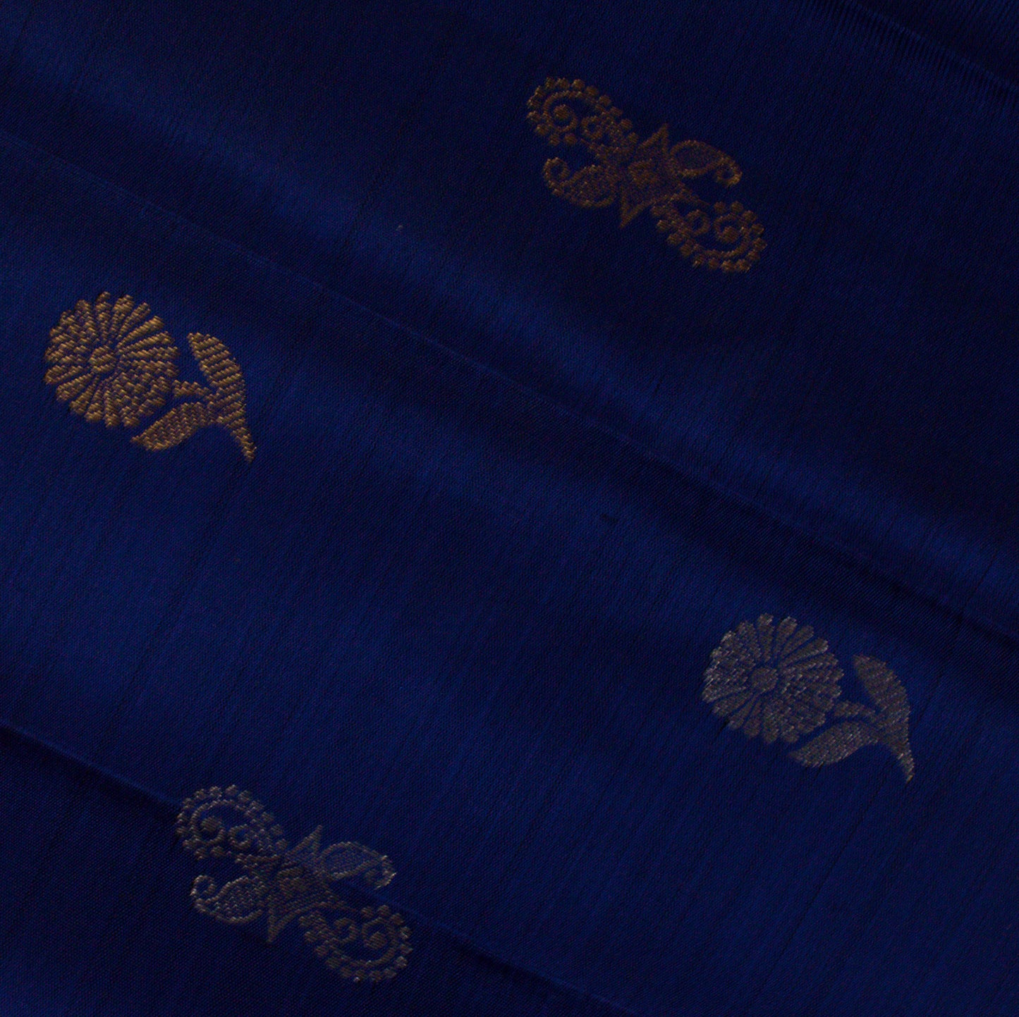 MALLIKARJUNA'S KANCHIVARAM HANDLOOM SILK SAREE - L375